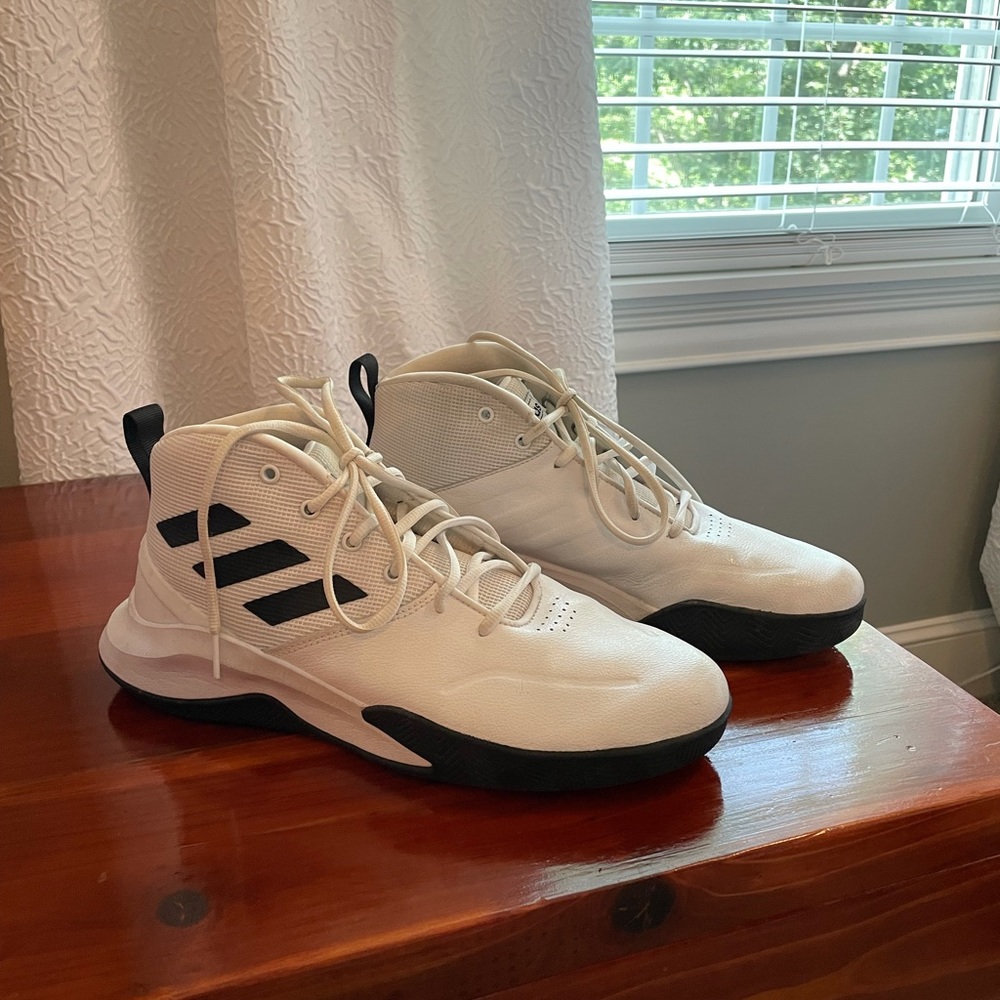 Men’s Adidas basketball shoes size 9.5.